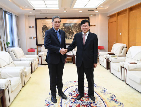 人民日?qǐng)?bào)社社長(zhǎng)、總編輯庹震會(huì)見新加坡駐華大使呂德耀一行