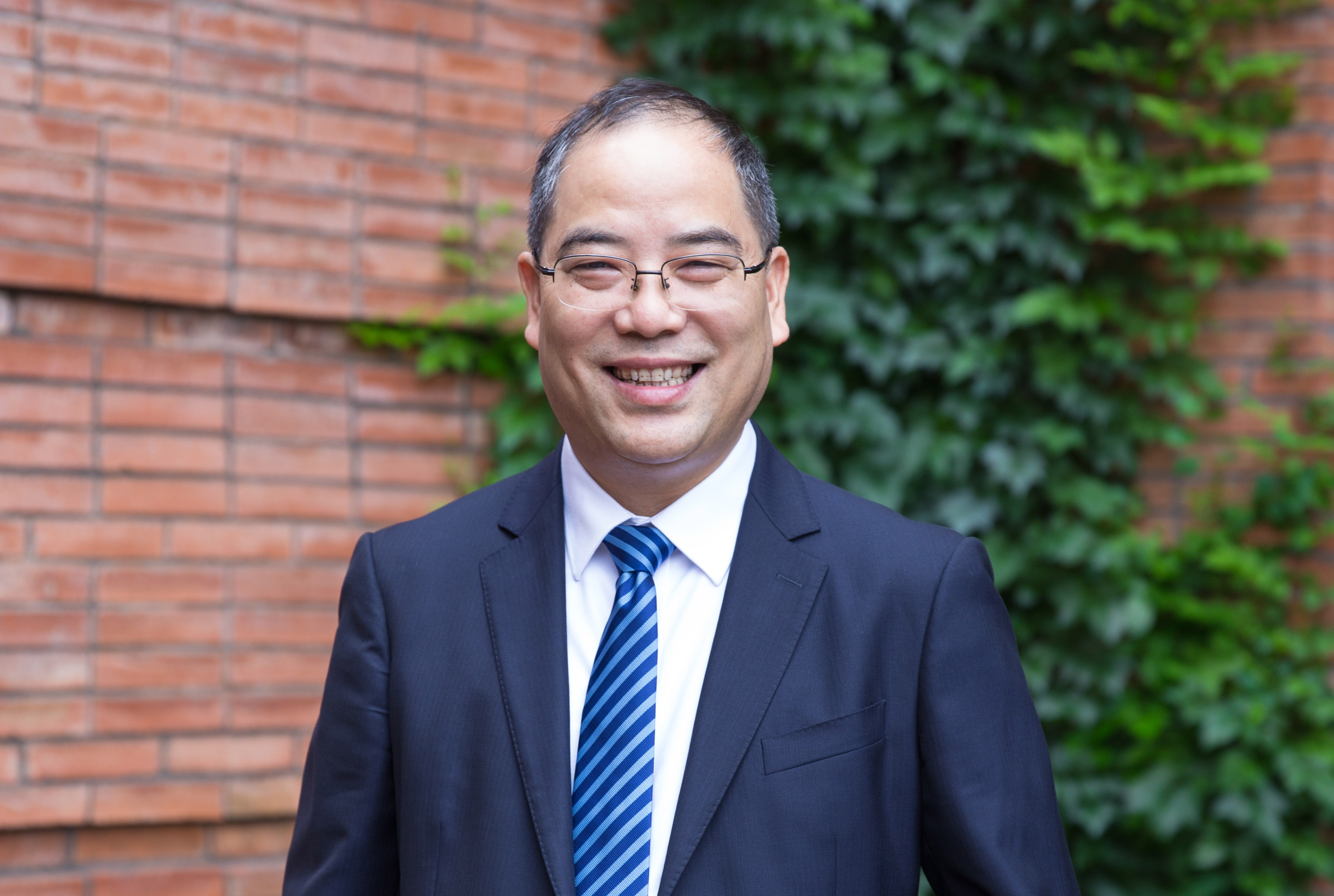 浙江工商大學黨委書記、教授 郁建興