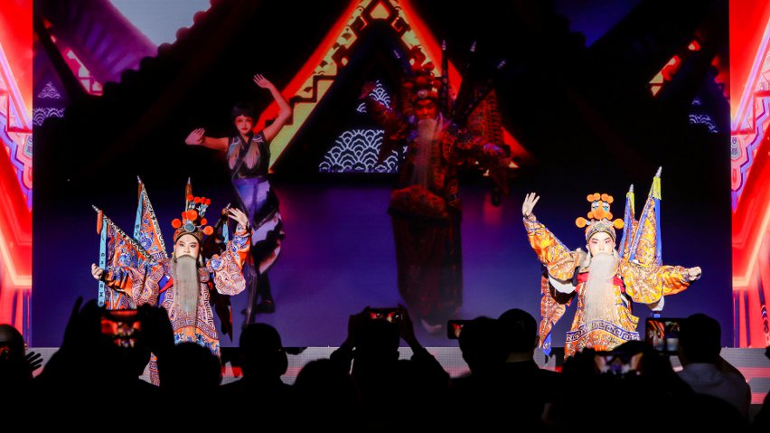 京劇演員與虛擬人“跨次元”合作《新定軍山》。主辦方供圖